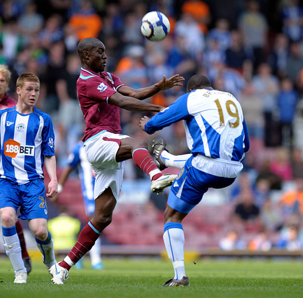 足球赛场上 足球赛场上